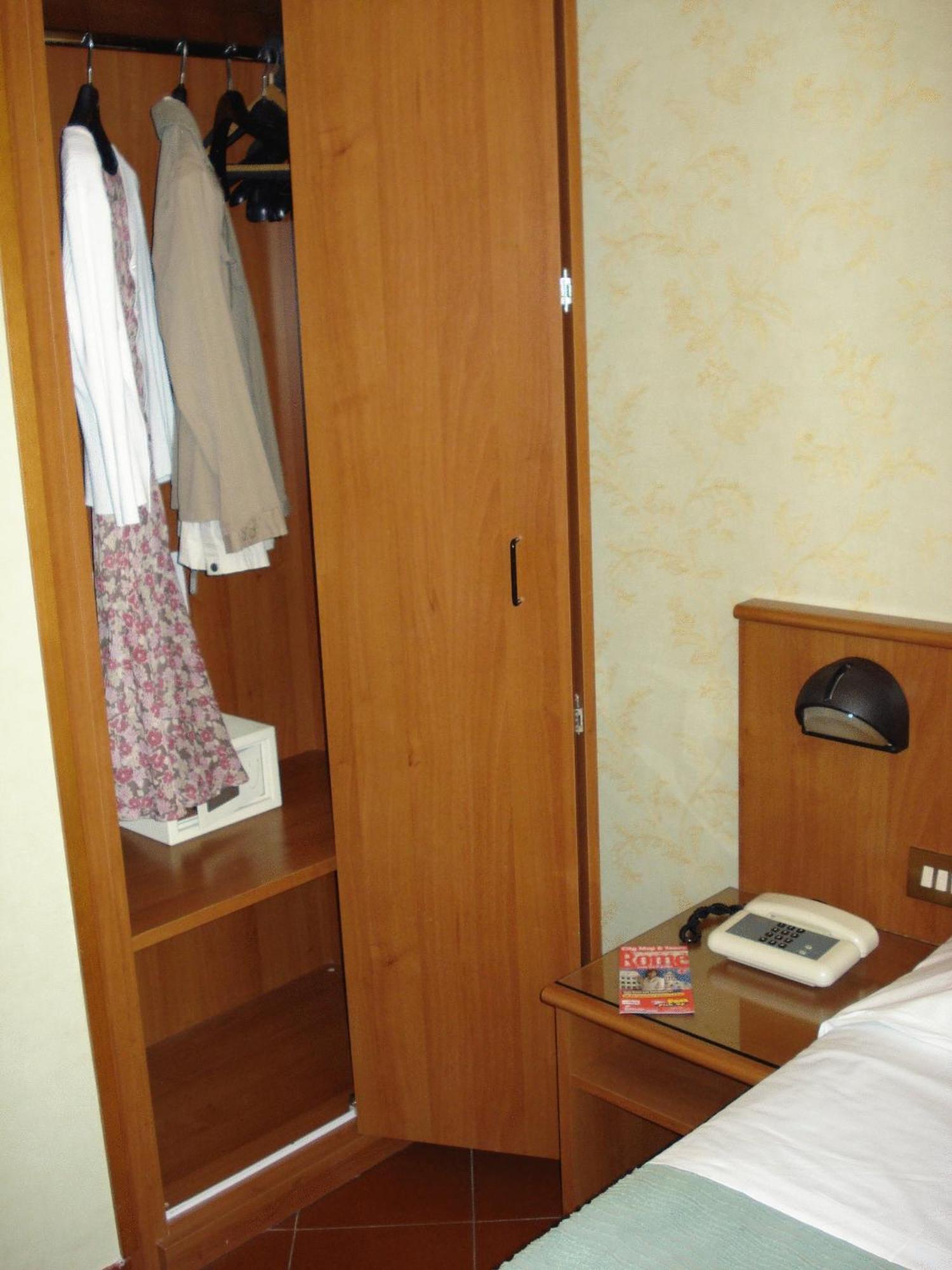 Hotel Corona Rome Bagian luar foto