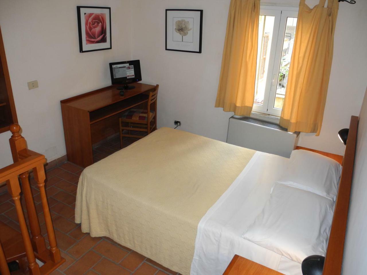 Hotel Corona Rome Bagian luar foto