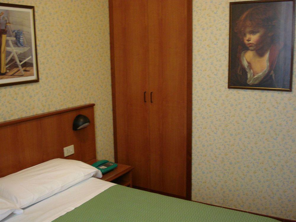 Hotel Corona Rome Bagian luar foto