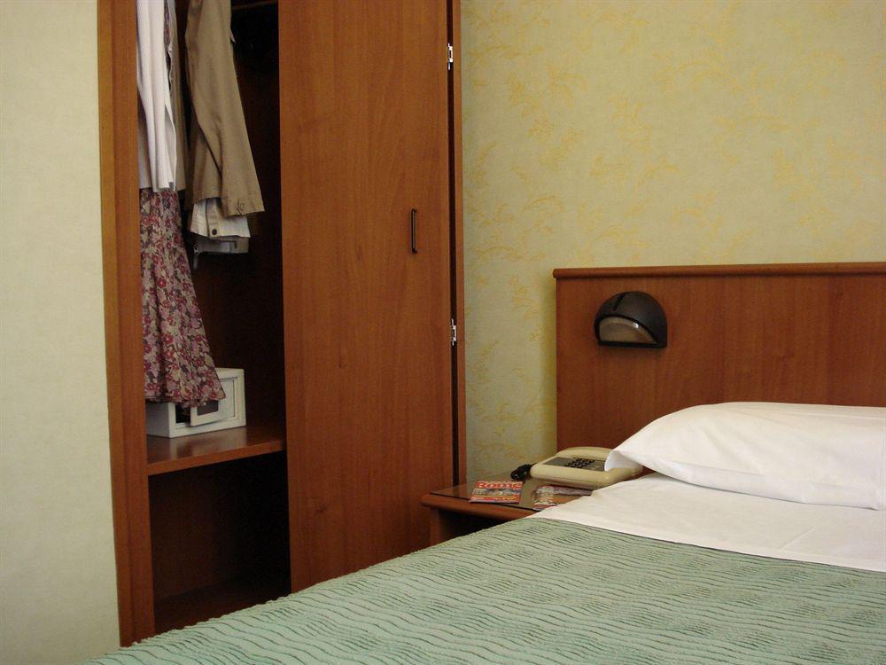 Hotel Corona Rome Bagian luar foto